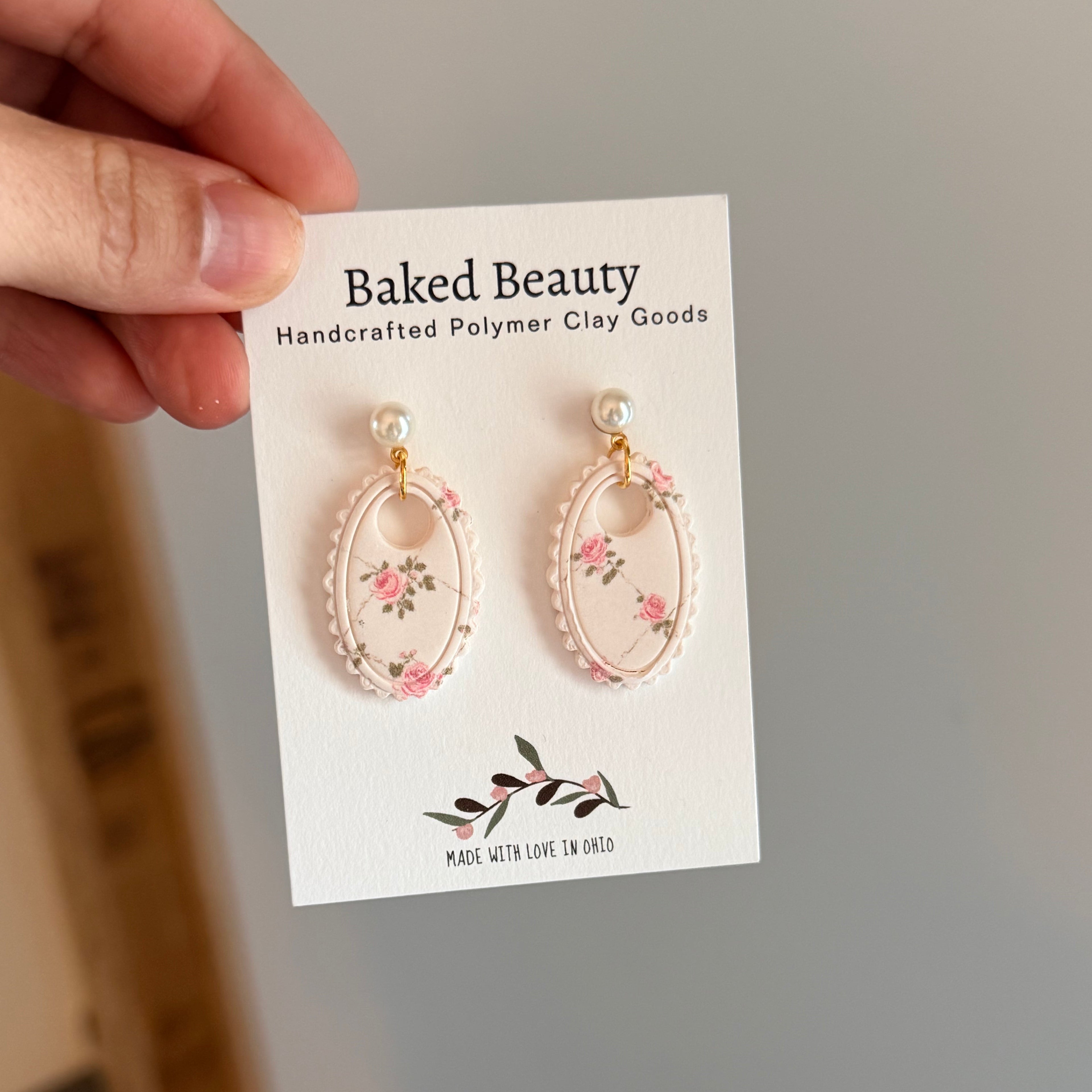 Scalloped Floral Dangle